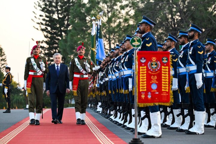 Шавката Мирзиёева торжественно приняли в резиденции Премьер-министра Пакистана
