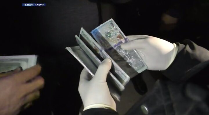 В Навои задержали двух лиц за сбыт фальшивых долларов